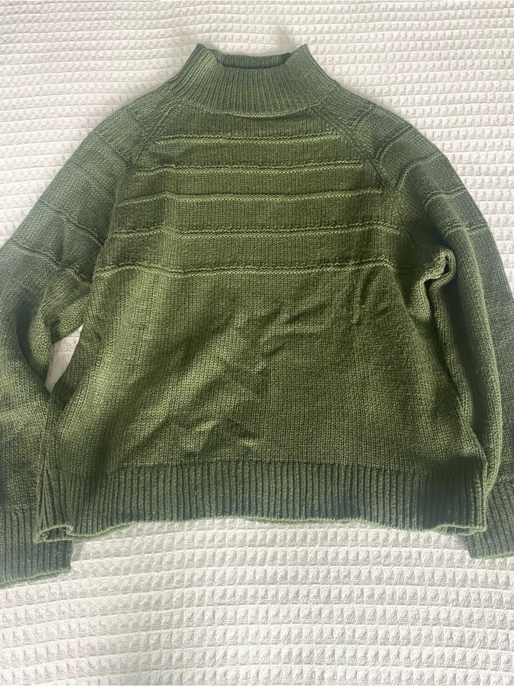 Pretty garden Olive green mockneck Sweater Small